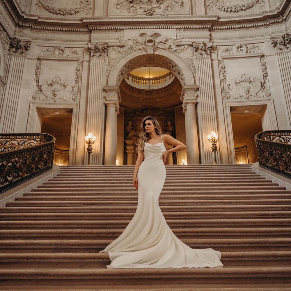 Gorgeous wedding dress, ivory color.